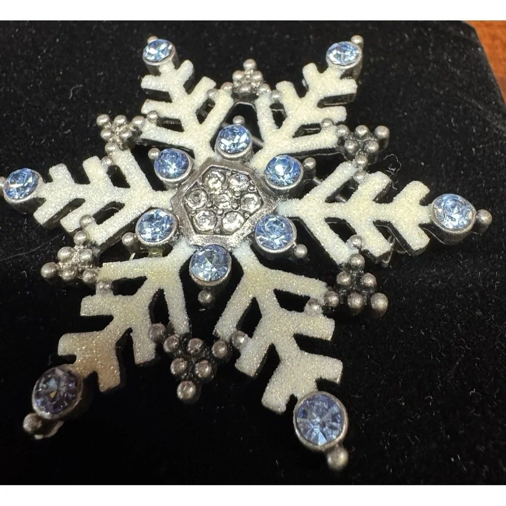 Vintage Snowflake Brooch Silver Tone Blue Rhinestone Enamel Winter Pin Marked KC